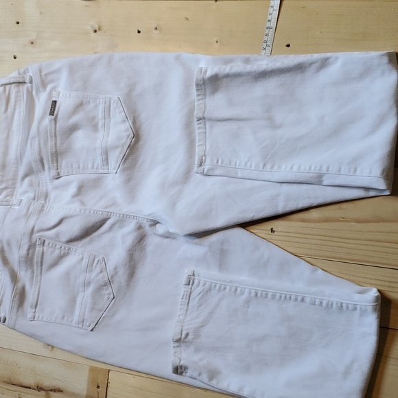 Chico's The So Slimming‎ Girlfriend Crop 1.5 in white. - Picture 4 of 11